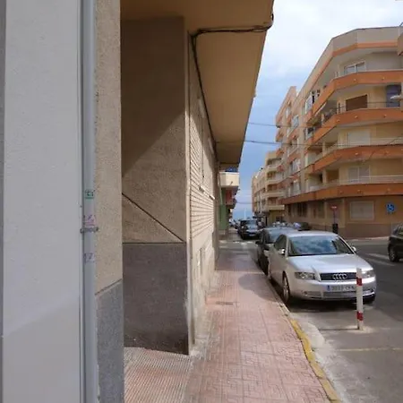 Διαμέρισμα Modern In Torrevjea 200m From The Loccos