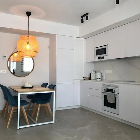 Διαμέρισμα Modern In Torrevjea 200m From The Loccos